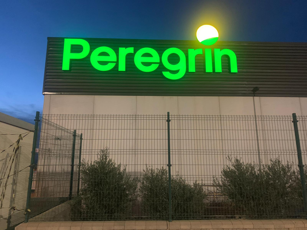letras corpóreas con iluminación